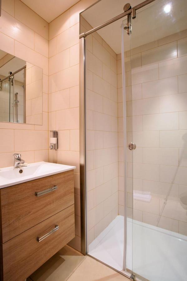 Modern Two Bedroom With Two Bathrooms, Just Behind The Carlton *