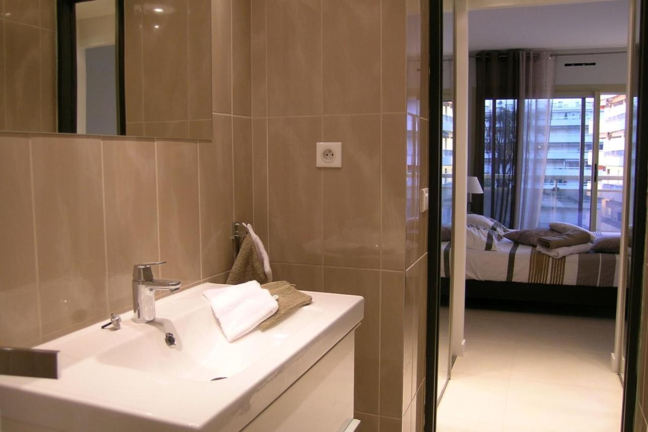 Modern Two Bedroom With Two Bathrooms, Just Behind The Carlton *